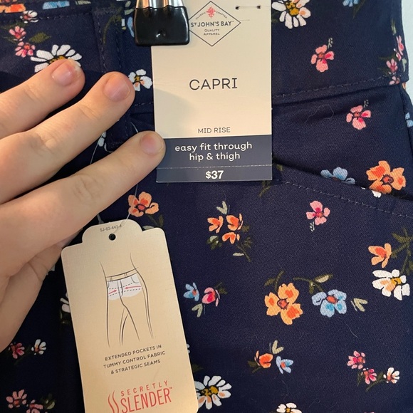 St. John's Bay Floral Capris - Picture 2 of 6